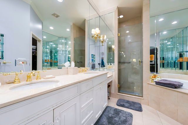 45 E Cedar Street 200, Chicago, IL 60611
