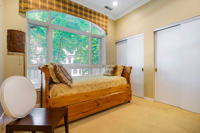 45 E Cedar Street 200, Chicago, IL 60611