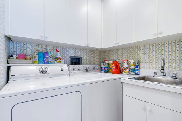 45 E Cedar Street 200, Chicago, IL 60611