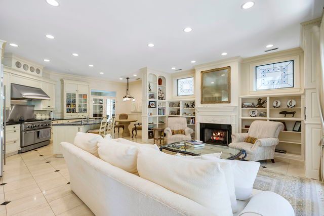 45 E Cedar Street 200, Chicago, IL 60611