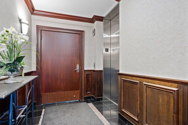 45 E Cedar Street 200, Chicago, IL 60611