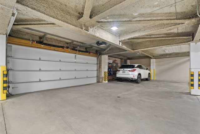 45 E Cedar Street 200, Chicago, IL 60611