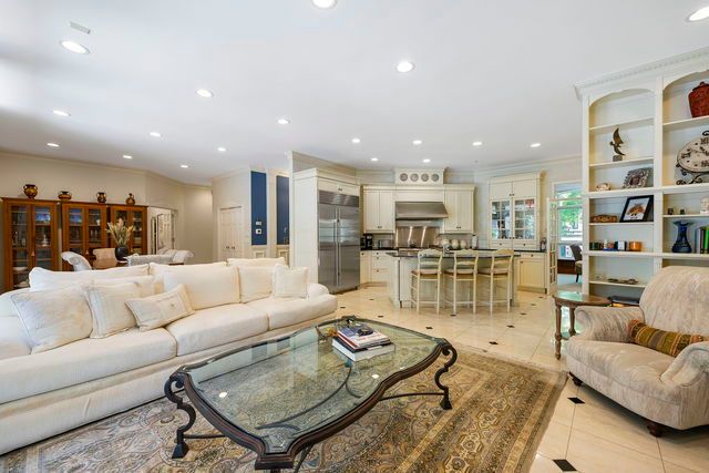45 E Cedar Street 200, Chicago, IL 60611