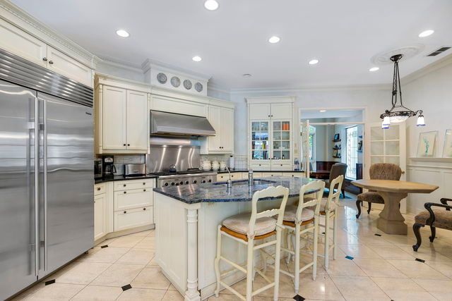 45 E Cedar Street 200, Chicago, IL 60611