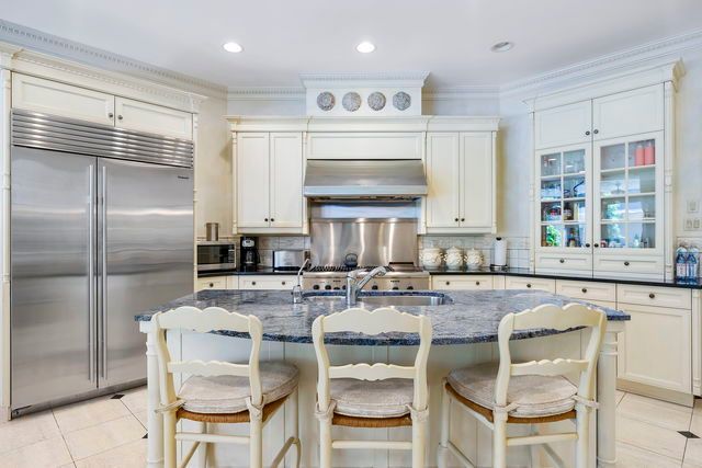 45 E Cedar Street 200, Chicago, IL 60611