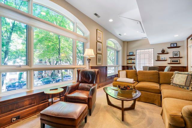 45 E Cedar Street 200, Chicago, IL 60611