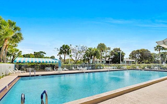 3726 Savoy Lane D2, West Palm Beach, FL 33417