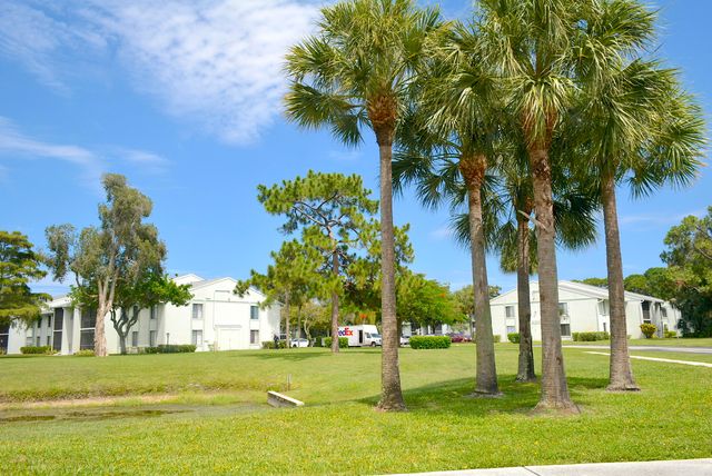 3726 Savoy Lane D2, West Palm Beach, FL 33417