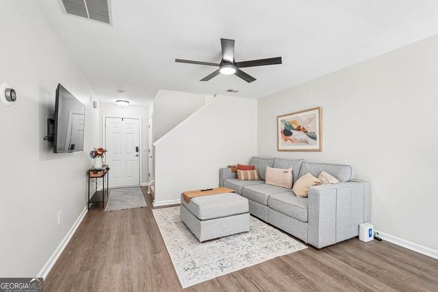 546 Fox Creek Crossing, Woodstock, GA 30188