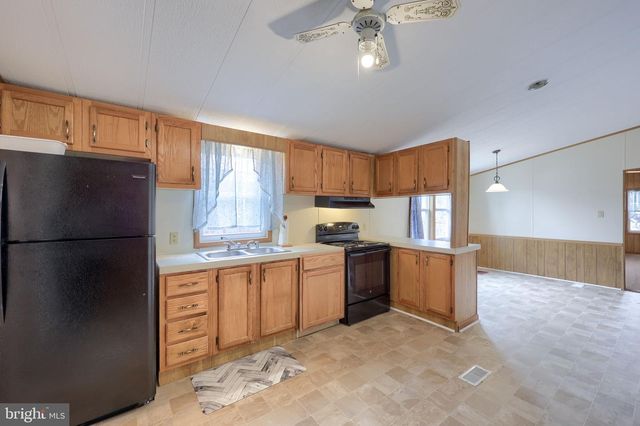 205 GREYFIELD DR, Lancaster, PA 17603