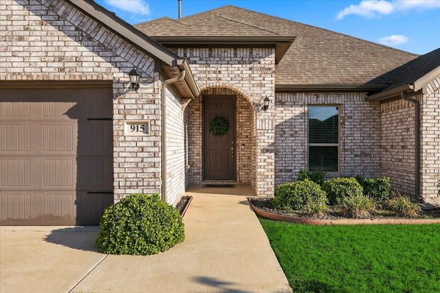 915 Timber Ridge Drive, Justin, TX 76247
