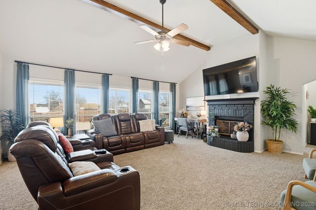 513 W 51st Place, Sand Springs, OK 74063