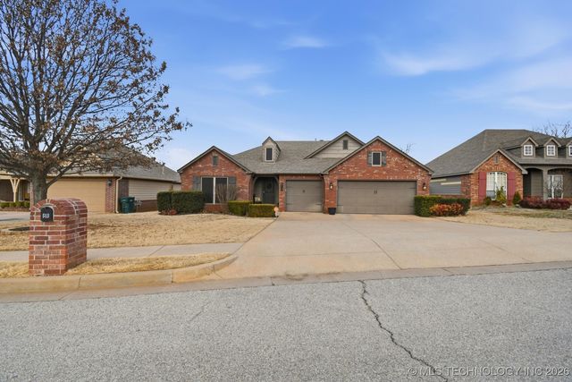 513 W 51st Place, Sand Springs, OK 74063