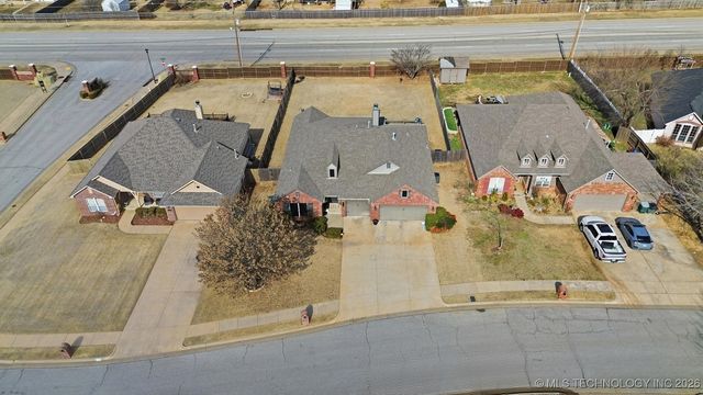513 W 51st Place, Sand Springs, OK 74063