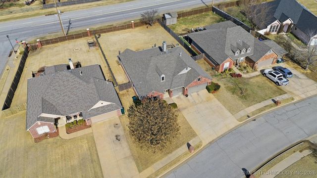 513 W 51st Place, Sand Springs, OK 74063