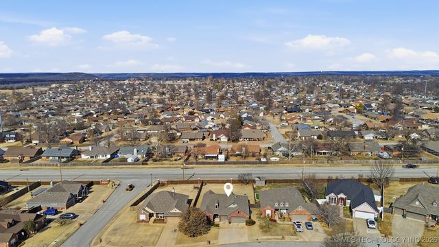 513 W 51st Place, Sand Springs, OK 74063