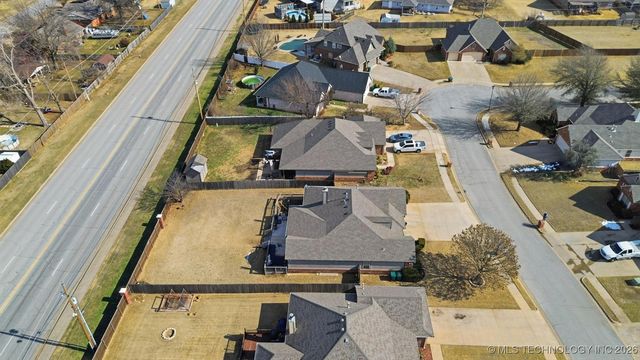513 W 51st Place, Sand Springs, OK 74063