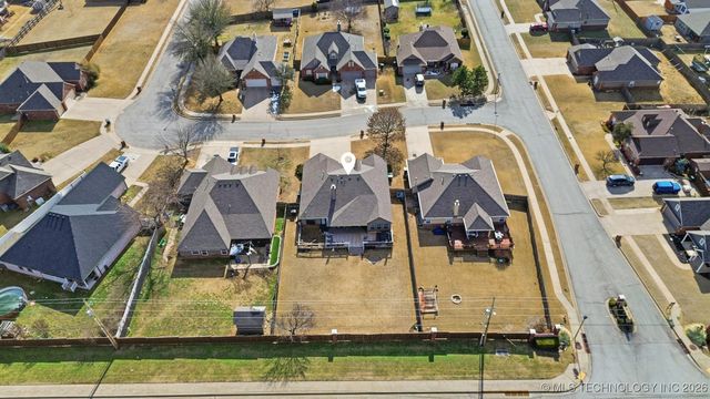 513 W 51st Place, Sand Springs, OK 74063