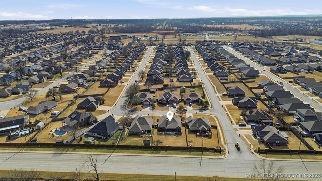 513 W 51st Place, Sand Springs, OK 74063