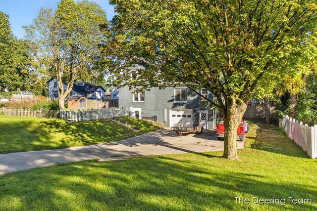 1621 Southampton Drive SE, Grand Rapids, MI 49508