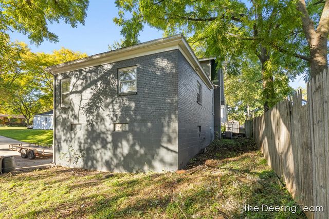 1621 Southampton Drive SE, Grand Rapids, MI 49508