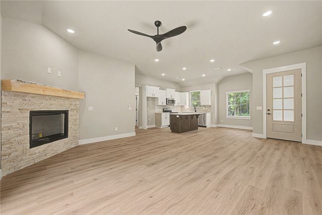 3 Kings Lynn Lane, Bella Vista, AR 72715