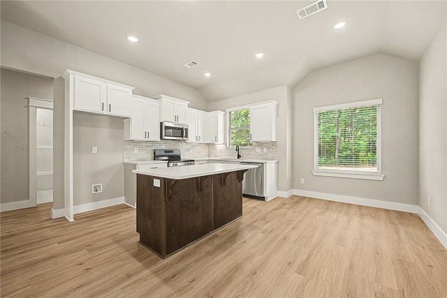3 Kings Lynn Lane, Bella Vista, AR 72715