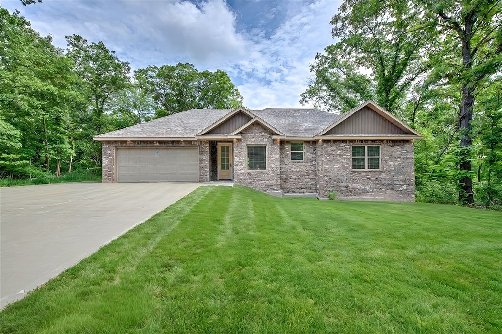 3 Kings Lynn Lane, Bella Vista, AR 72715