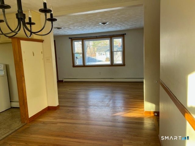 12 Dune Road, Enfield, CT 06082