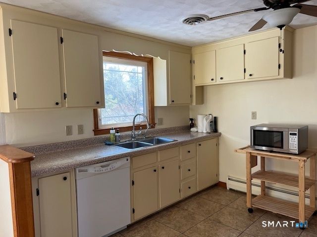 12 Dune Road, Enfield, CT 06082