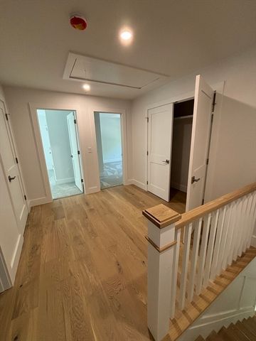 15 Mount Auburn St, Hopkinton, MA 01748