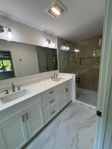 15 Mount Auburn St, Hopkinton, MA 01748