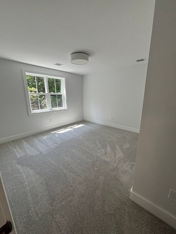 15 Mount Auburn St, Hopkinton, MA 01748
