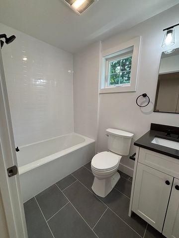 15 Mount Auburn St, Hopkinton, MA 01748