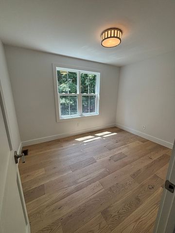 15 Mount Auburn St, Hopkinton, MA 01748