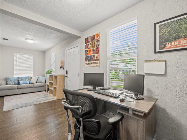 1009 E CURTIS STREET, Tampa, FL 33603