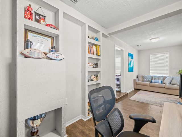 1009 E CURTIS STREET, Tampa, FL 33603