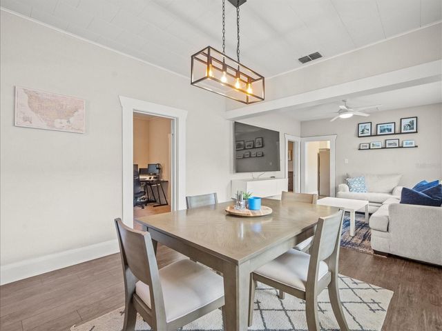 1009 E CURTIS STREET, Tampa, FL 33603