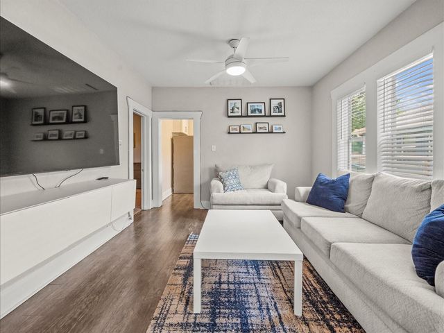 1009 E CURTIS STREET, Tampa, FL 33603