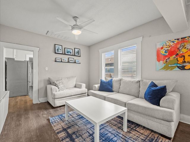 1009 E CURTIS STREET, Tampa, FL 33603