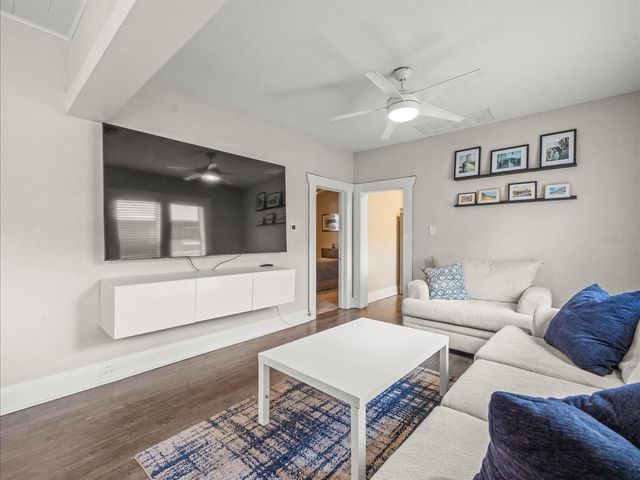 1009 E CURTIS STREET, Tampa, FL 33603