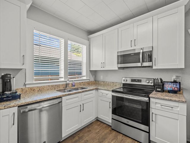 1009 E CURTIS STREET, Tampa, FL 33603