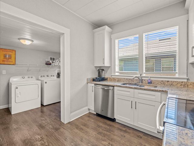 1009 E CURTIS STREET, Tampa, FL 33603