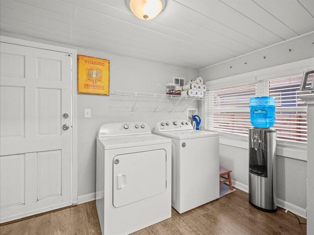 1009 E CURTIS STREET, Tampa, FL 33603