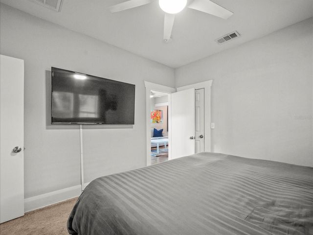 1009 E CURTIS STREET, Tampa, FL 33603