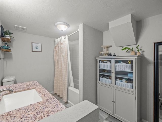 1009 E CURTIS STREET, Tampa, FL 33603