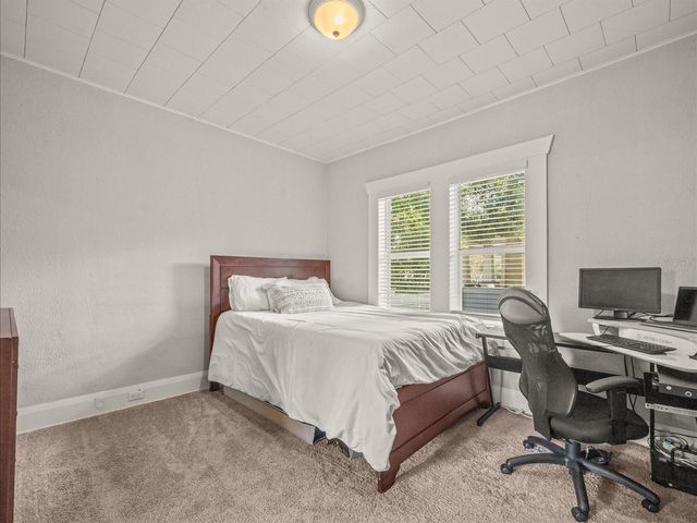 1009 E CURTIS STREET, Tampa, FL 33603