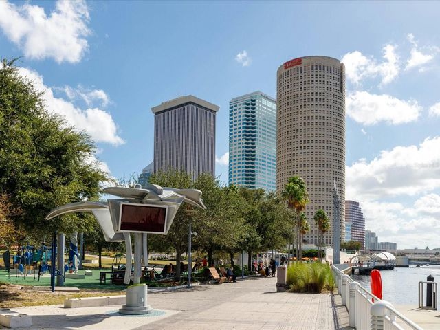 1009 E CURTIS STREET, Tampa, FL 33603