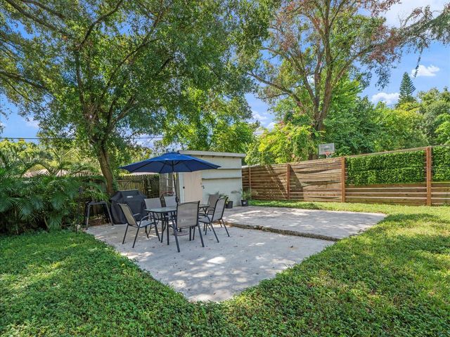 1009 E CURTIS STREET, Tampa, FL 33603