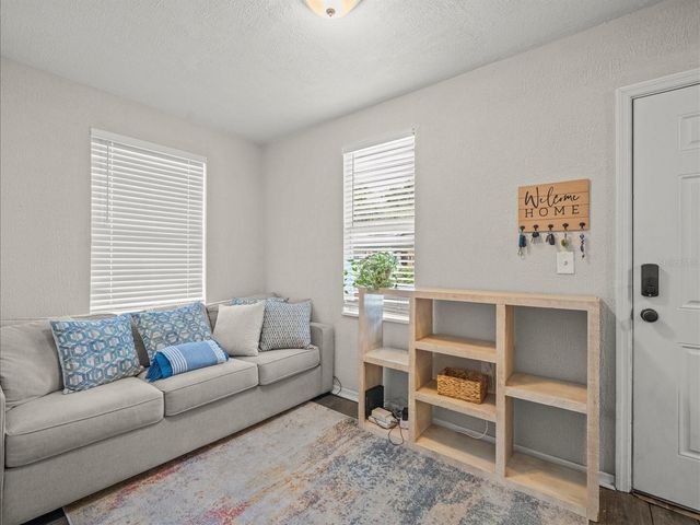 1009 E CURTIS STREET, Tampa, FL 33603